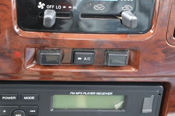 �����ڱ� Q7 1.2L 85���� ���� 3.295�׵�������΢��ͼƬ