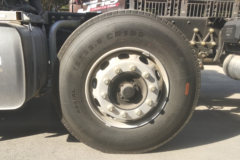 一汽解放 J6P重卡 280马力 6X2 7.7米仓栅式载货车(CA5250CCYP63K1L6T3A1E5)
