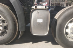 一汽解放 J6P重卡 280马力 6X2 7.7米仓栅式载货车(CA5250CCYP63K1L6T3A1E5)