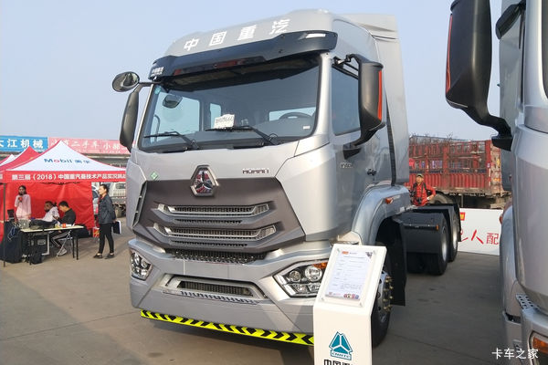 中国重汽 豪瀚N7G重卡 430马力 6X4 LNG牵引车(银色)(ZZ4255N3847E1L)