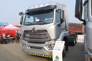 中国重汽 豪瀚N7G重卡 430马力 6X4 LNG牵引车(银色)(ZZ4255N3847E1L)