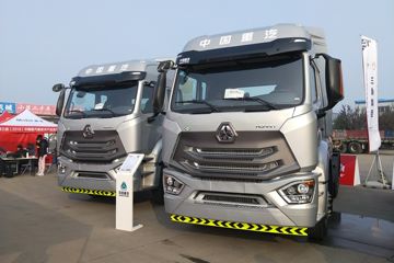 中国重汽 豪瀚N7G重卡 430马力 6X4 CNG牵引车(ZZ4255N3847E1C)