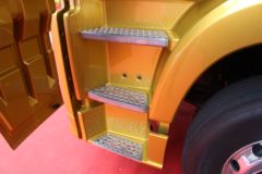 青岛解放 JH6重卡 智尊550 50周年限量版 550马力 6X4 AMT自动档牵引车(CA4259P25K2T1E5A80)