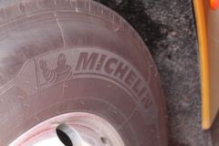 青岛解放 JH6重卡 智尊550 50周年限量版 550马力 6X4 AMT自动档牵引车(CA4259P25K2T1E5A80)