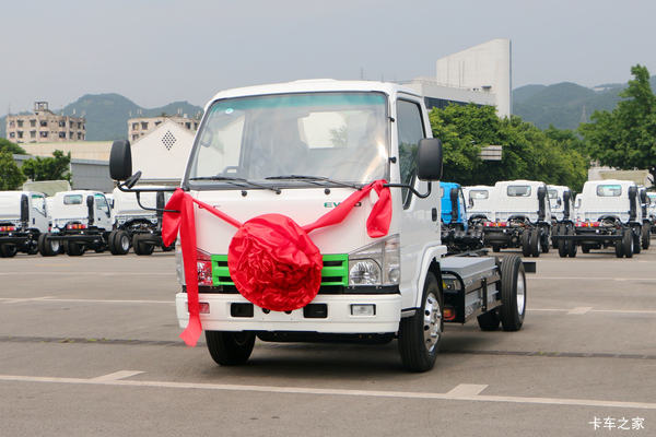 庆铃 五十铃EV100 4.5T 4.25米单排纯电动厢式轻卡(QL5041XXYBEVECCA1)96.77kWh