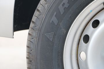 ���� �ٹ��¿� 1.8L 133���� ���� 2.45��˫������΢��(LZW1028STY)ͼƬ