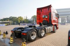 一汽解放 J7重卡 豪华型 550马力 6X4 AMT自动挡牵引车(火焰红)(CA4250P77K25T1E5)