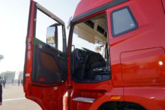 一汽解放 J7重卡 豪华型 550马力 6X4 AMT自动挡牵引车(火焰红)(CA4250P77K25T1E5)