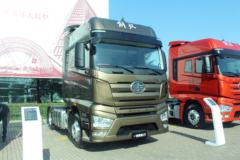 一汽解放 J7重卡 豪华型 550马力 4X2 AMT自动挡牵引车(CA4180P77K25E5)