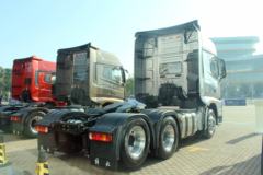 一汽解放 J7重卡 豪华型 550马力 6X2R AMT自动挡牵引车(CA4250P77K25T2E5)