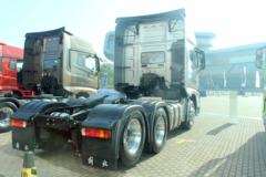 一汽解放 J7重卡 豪华型 550马力 6X2R AMT自动挡牵引车(CA4250P77K25T2E5)