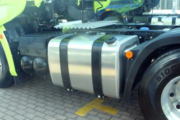 һ����� J7�ؿ� ������ 550���� 6X4ǣ����(��ѿ��)(CA4250P77K25T1E5)ͼƬ