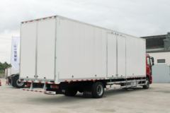 一汽解放 J6L重卡 领航版 240马力 4X2 9.7米厢式载货车(CA5180XXYP62K1L7E5)
