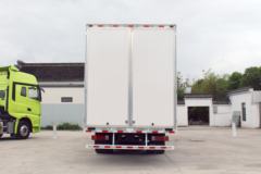 一汽解放 J6L重卡 领航版 240马力 4X2 9.7米厢式载货车(CA5180XXYP62K1L7E5)