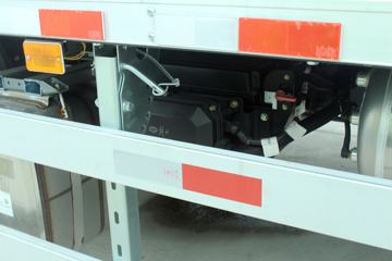 һ����� J6L�ؿ� �캽�� 240���� 4X2 9.7����ʽ�ػ���(CA5180XXYP62K1L7E5)ͼƬ