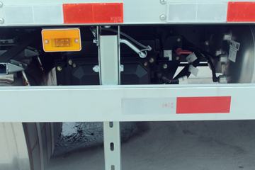 һ����� J6L�ؿ� �캽�� 240���� 4X2 9.7����ʽ�ػ���(CA5180XXYP62K1L7E5)ͼƬ