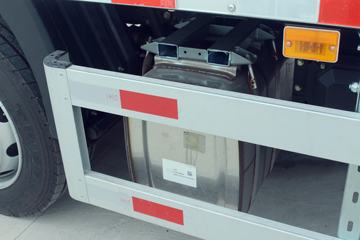 һ����� J6L�ؿ� �캽�� 240���� 4X2 9.7����ʽ�ػ���(CA5180XXYP62K1L7E5)ͼƬ