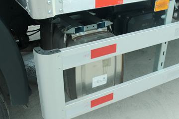 һ����� J6L�ؿ� �캽�� 240���� 4X2 9.7����ʽ�ػ���(CA5180XXYP62K1L7E5)ͼƬ