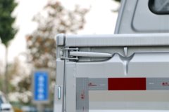 五菱 之光 1.2L 82马力 汽油 2米双排微卡(LZW1020SBQY)