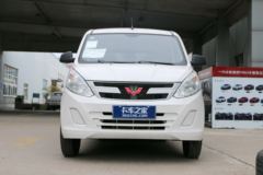 五菱 荣光V 112马力 汽油 1.5L封闭式货车
