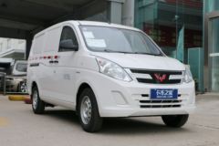 五菱 荣光V 112马力 汽油 1.5L封闭式货车