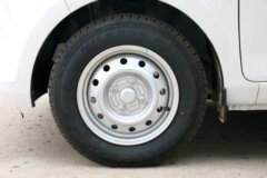 五菱 荣光V 112马力 汽油 1.5L封闭式货车