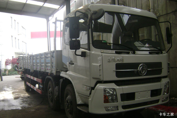 东风商用车 天锦中卡 180马力 6X2 8.6米排半栏板载货车(DFL1160B5)