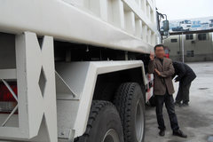 华菱重卡 336马力 6X4 5.6米自卸车(HN3252P34C9M3)