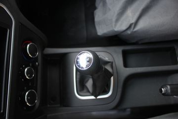 �������� ����F30 2016�� ��Ӣ�� 1.5L���� 112���� ����˫��Ƥ��ͼƬ