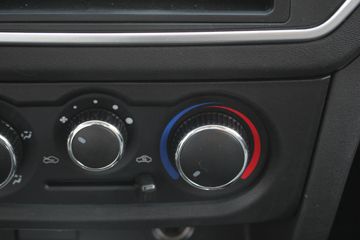 �������� ����F30 2016�� ��Ӣ�� 1.5L���� 112���� ����˫��Ƥ��ͼƬ