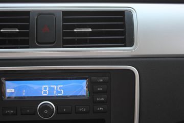 �������� ����F30 2016�� ��Ӣ�� 1.5L���� 112���� ����˫��Ƥ��ͼƬ