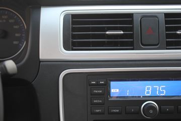 �������� ����F30 2016�� ��Ӣ�� 1.5L���� 112���� ����˫��Ƥ��ͼƬ