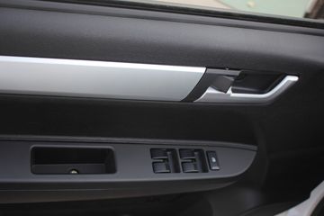 �������� ����F30 2016�� ��Ӣ�� 1.5L���� 112���� ����˫��Ƥ��ͼƬ