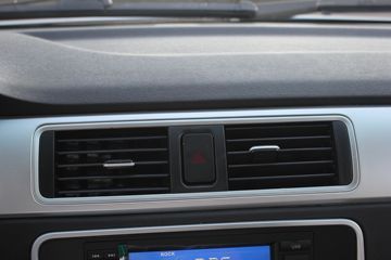 �������� ����F30 2016�� ��Ӣ�� 1.5L���� 112���� �����(����745)˫��Ƥ��ͼƬ