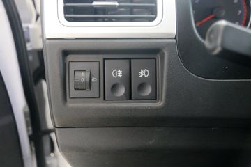 �������� ����F30 2016�� ������ 1.5L���� 112���� ����˫��Ƥ��ͼƬ