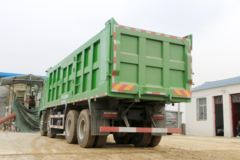 陕汽商用车 轩德X6 豪华版 300马力 8X4 6米自卸车(SX3315GP5)