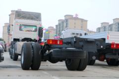 东风新疆 专底系列 210马力 6X2 9.6米栏板载货车(EQ1250GD5D)