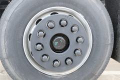 东风新疆 专底系列 210马力 6X2 9.6米栏板载货车(EQ1250GD5D)