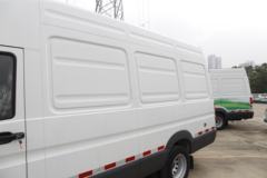 南京依维柯 宝迪 EV46 4.5T 5.99米纯电动封闭厢式货车78.05kWh