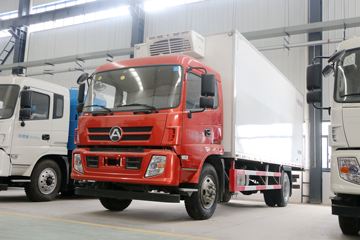 一汽凌河 180马力 7.8米排半冷藏车(CAL5181XLCE5)