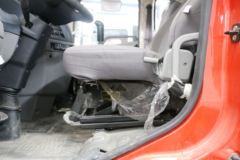 一汽凌河 180马力 7.8米排半冷藏车(CAL5181XLCE5)