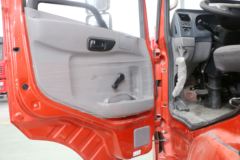 一汽凌河 180马力 7.8米排半冷藏车(CAL5181XLCE5)