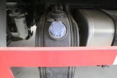 一汽凌河 180马力 7.8米排半冷藏车(CAL5181XLCE5)