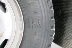 一汽凌河 180马力 7.8米排半冷藏车(CAL5181XLCE5)