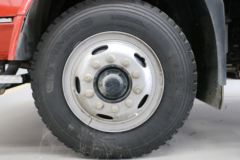 一汽凌河 180马力 7.8米排半冷藏车(CAL5181XLCE5)
