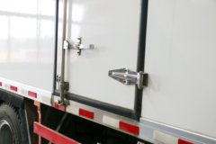 一汽凌河 180马力 7.8米排半冷藏车(CAL5181XLCE5)