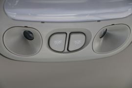 昊龙&nbsp;电动牵引车驾驶室图片