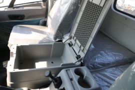 昊龙&nbsp;电动牵引车驾驶室图片