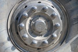 昊龙&nbsp;电动牵引车底盘图片