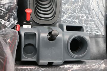 һ����� J6M�ؿ� 350���� 4X2ǣ����(�߶�)(CA4180P63K2AE5)ͼƬ